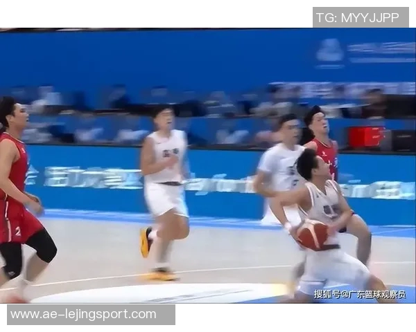 全运U22男篮半决赛广东队轻松战胜上海队李奕臻表现出色砍下18分5板2助 全运U22男篮半决赛广东队轻松战胜上海队李奕臻表现出色砍下18分5板2助