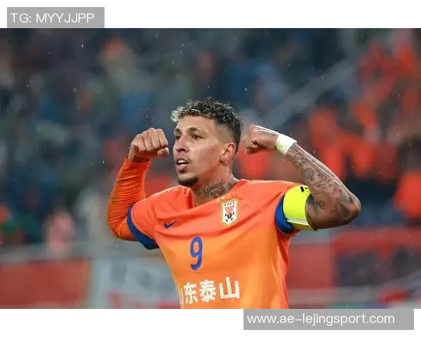 山东泰山队备战上海海港队赛前训练全景展现团队士气与战术准备