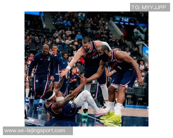 快船迎战鹈鹕比尔复出与哈登小卡琼斯祖巴茨联手出战 快船迎战鹈鹕比尔复出与哈登小卡琼斯祖巴茨联手出战