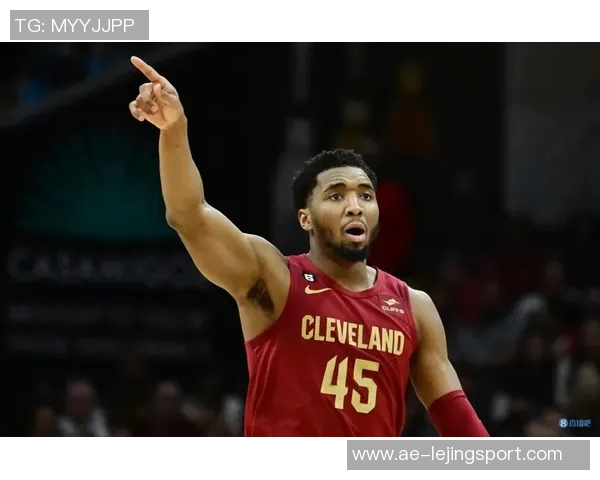 米切尔半场三分火力全开5投5中轻松拿下15分助球队争胜 米切尔半场三分火力全开5投5中轻松拿下15分助球队争胜